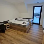 Luxusni Certak דירה *